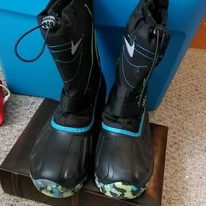 Snow ski boots